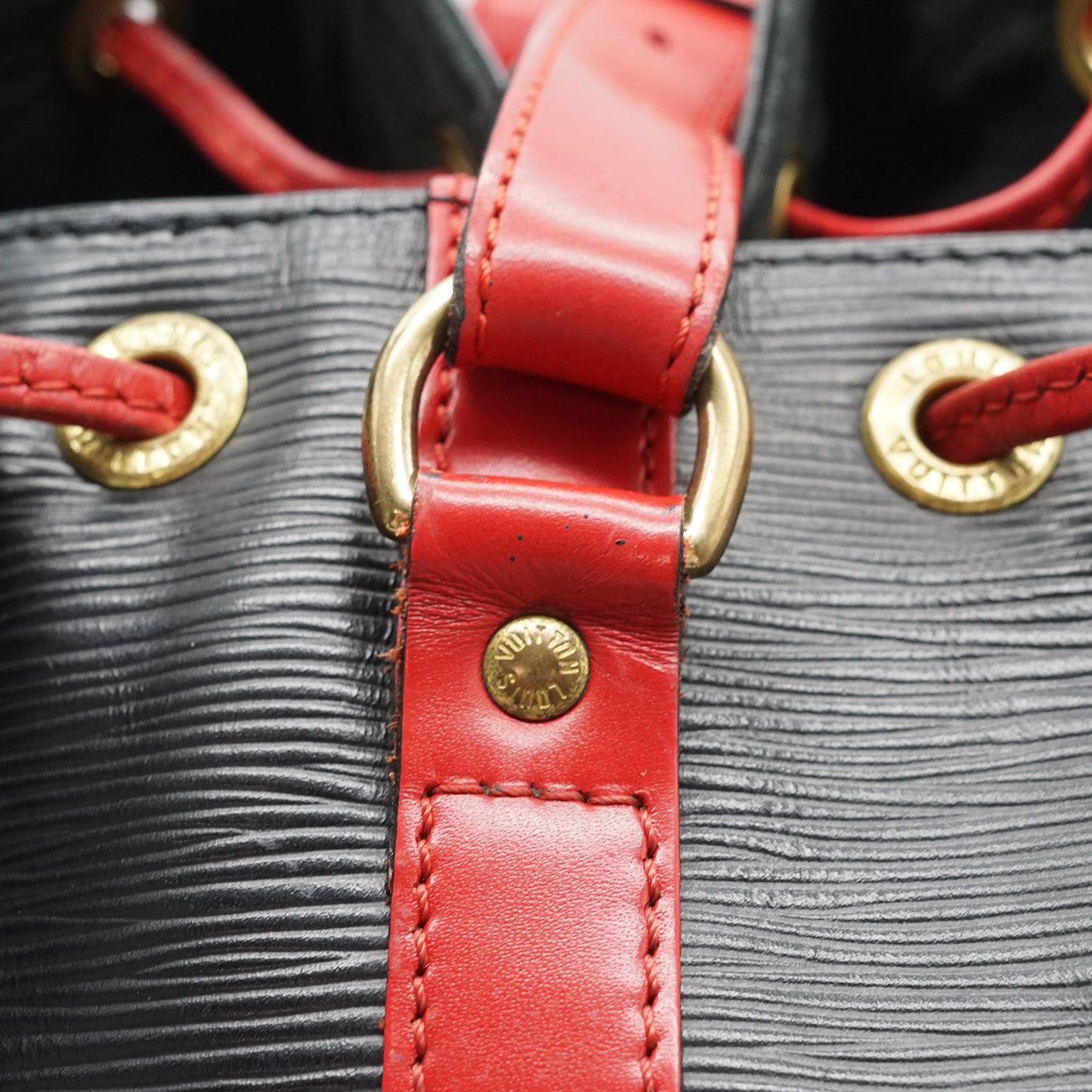 Epi Petit Noe Bicolor Shoulder Bag