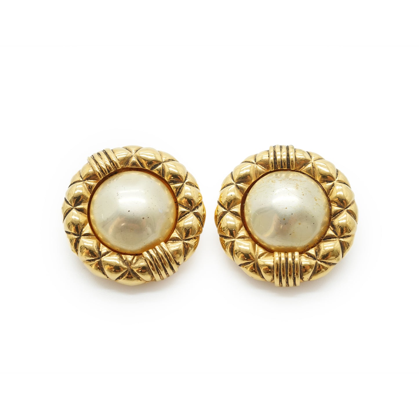 Matelasse Round Artificial Pearl Clip Earrings GP
