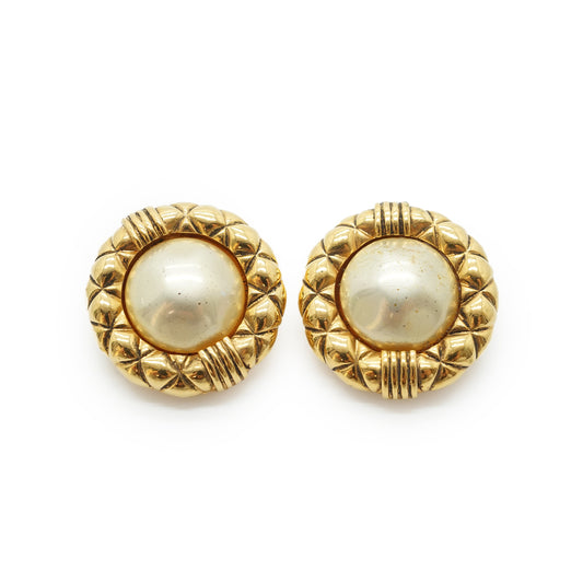 Matelasse Round Artificial Pearl Clip Earrings GP