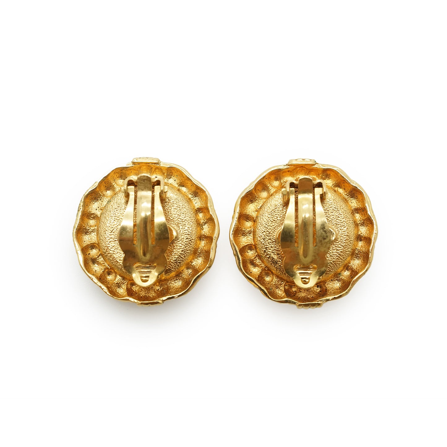 Matelasse Round Artificial Pearl Clip Earrings GP