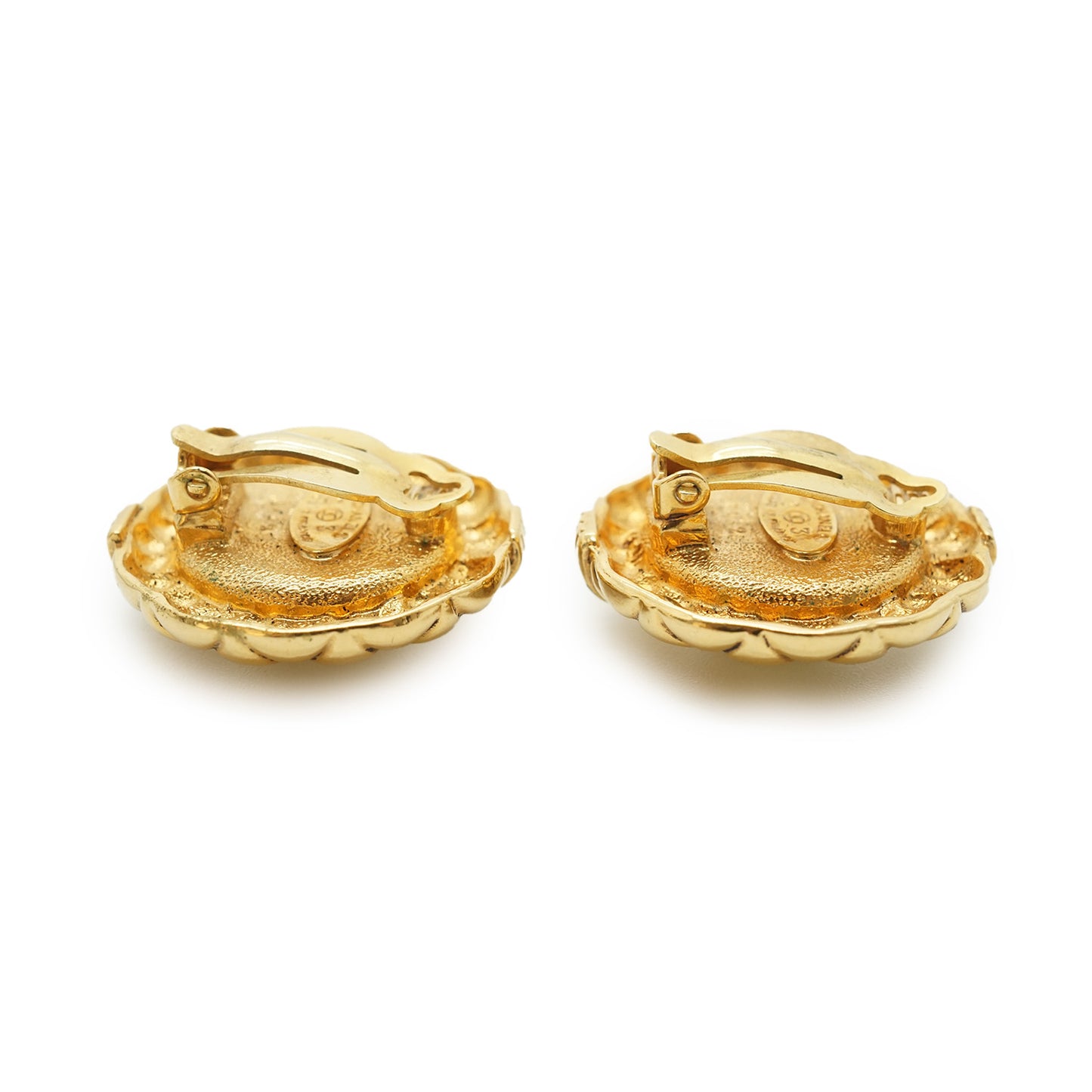 Matelasse Round Artificial Pearl Clip Earrings GP