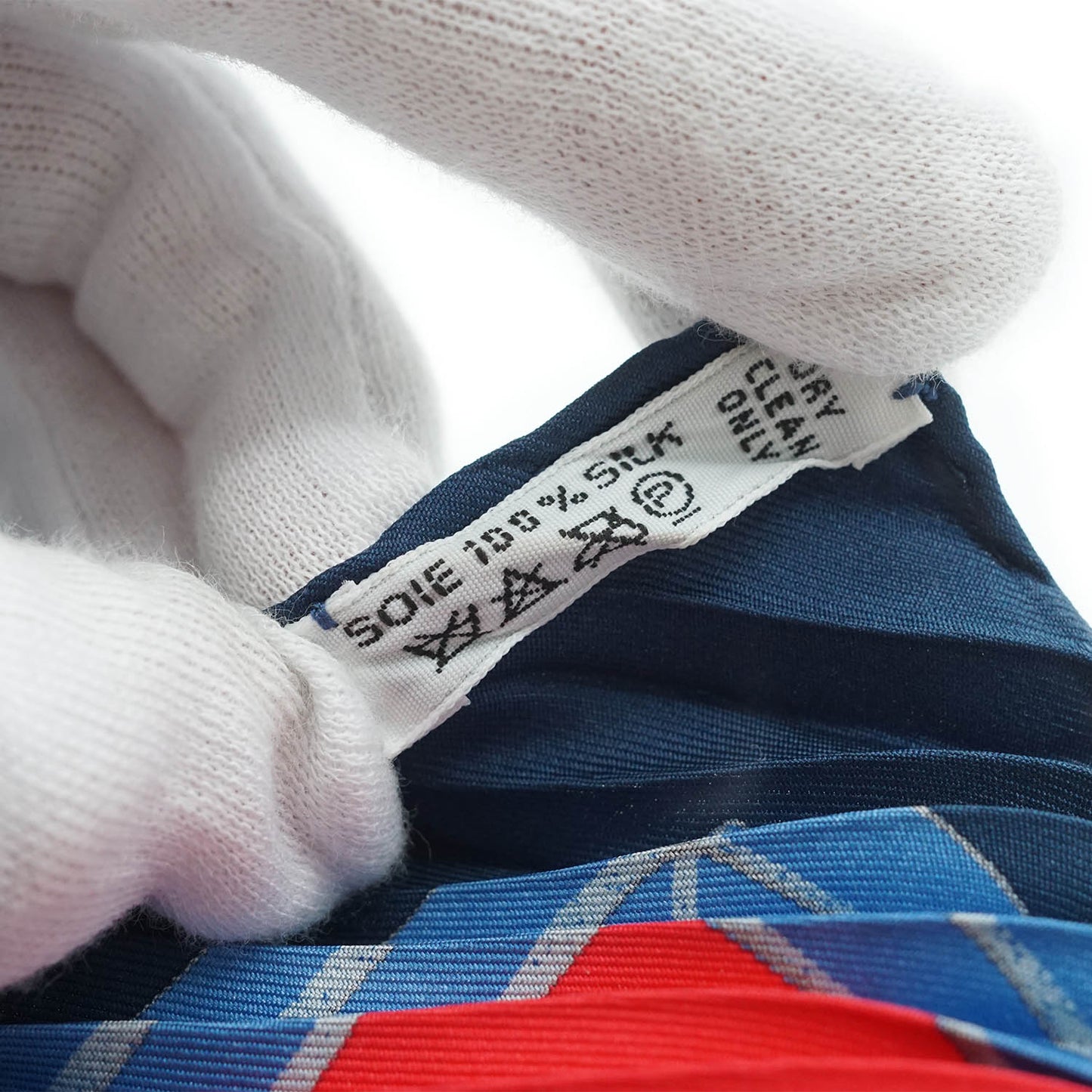 Couvee d'Hermes Silk Carre Plisse 90