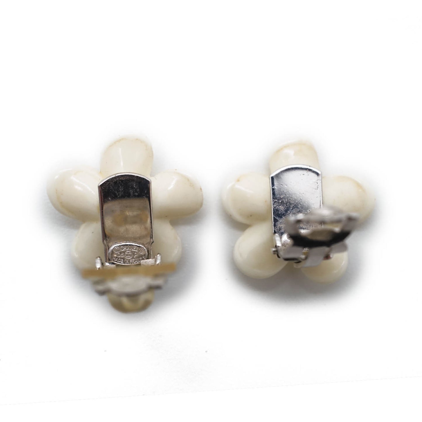 CC Logo White Flowers Clip Earrings