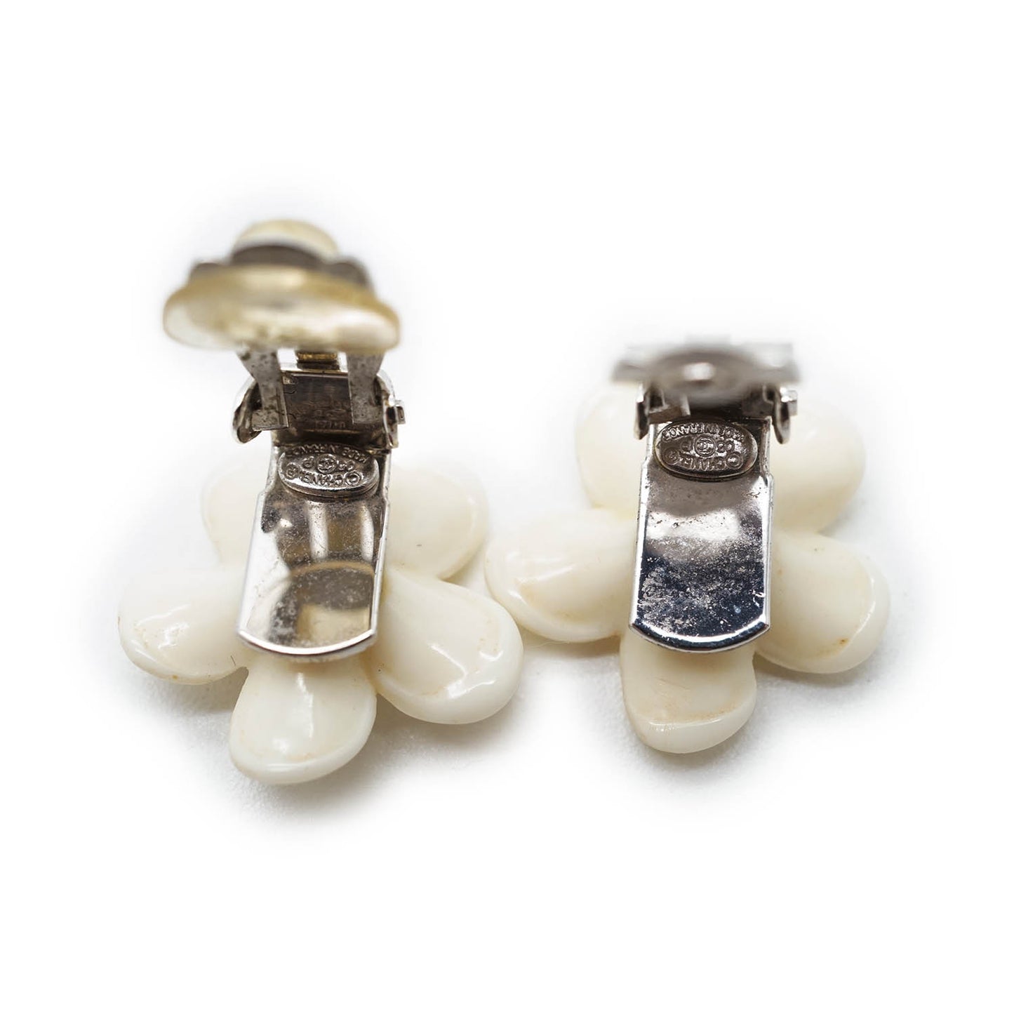 CC Logo White Flowers Clip Earrings