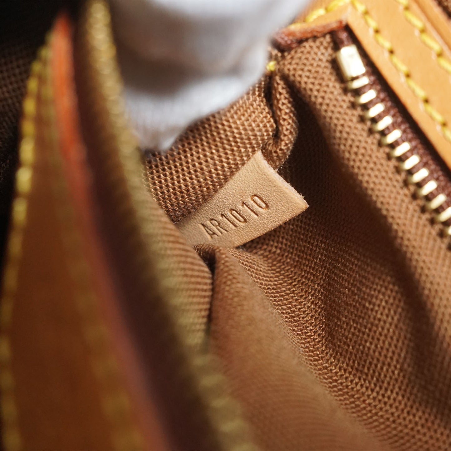 Monogram Trotteur