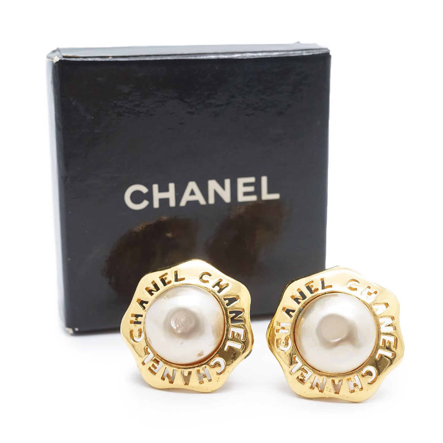 Artificial Pearl Flower Round Clip Earrings