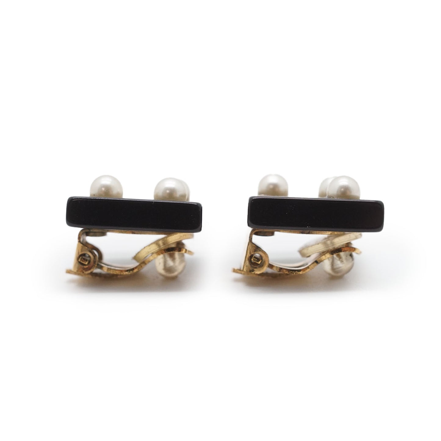 Coco Mark Pearl Square Clip Earrings