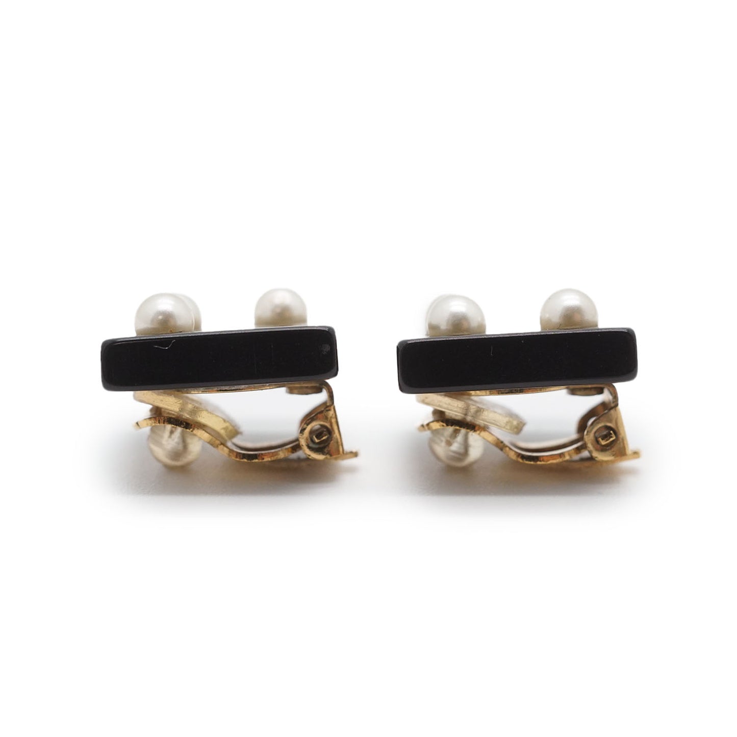 Coco Mark Pearl Square Clip Earrings