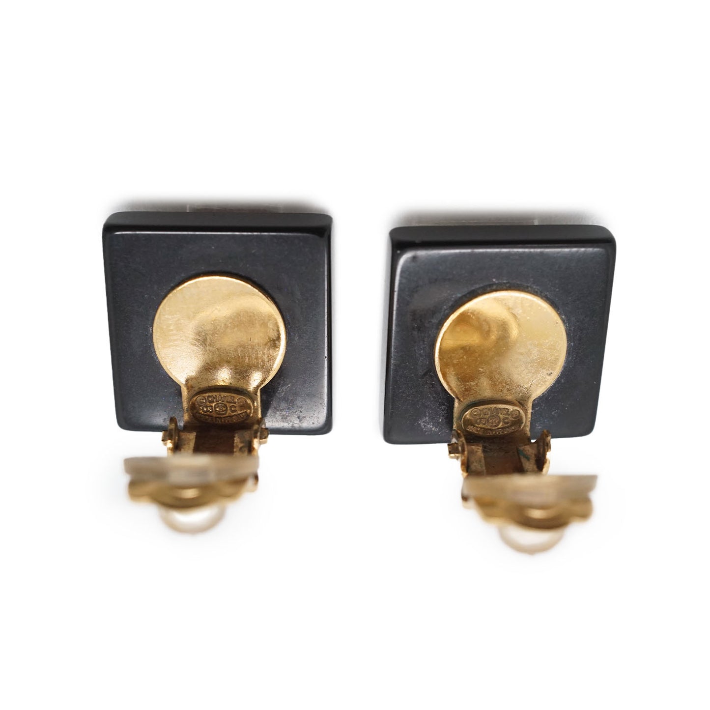 Coco Mark Pearl Square Clip Earrings