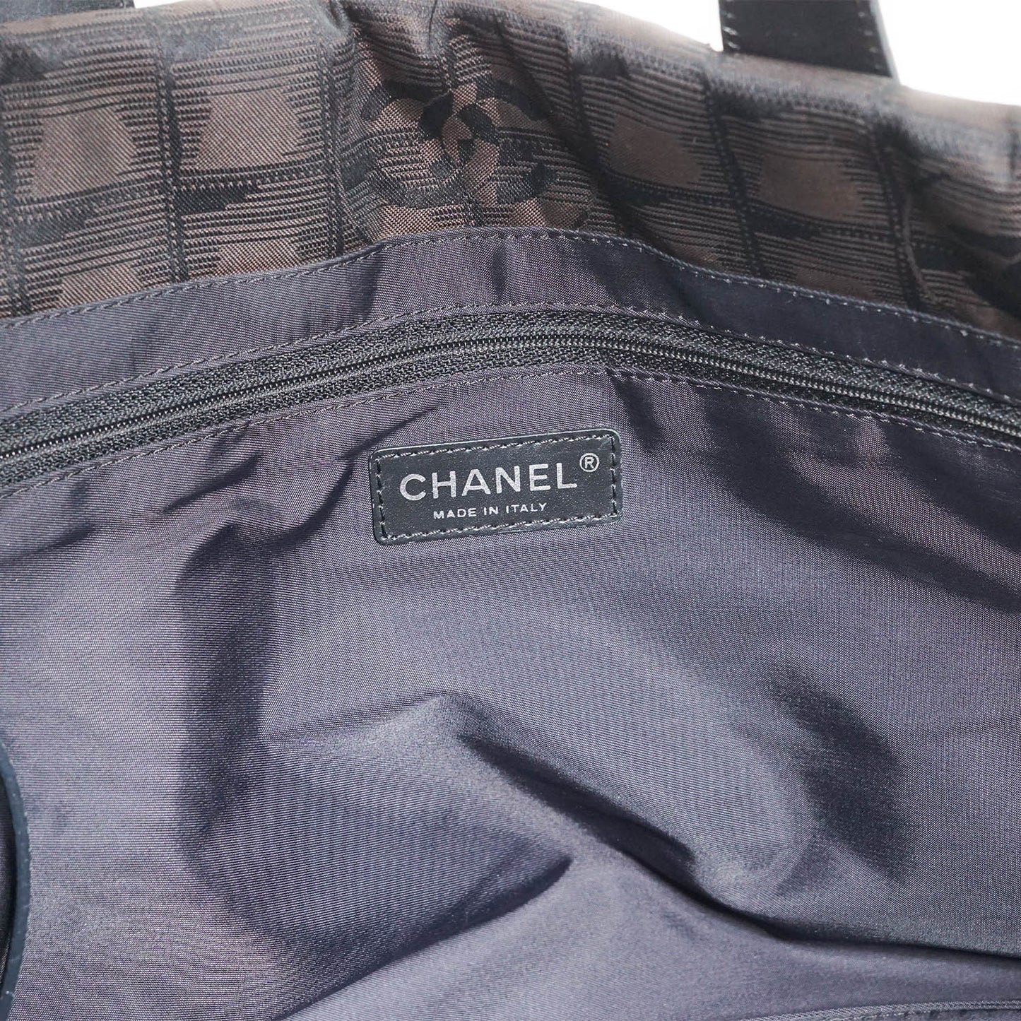 New Travel Line Tote MM