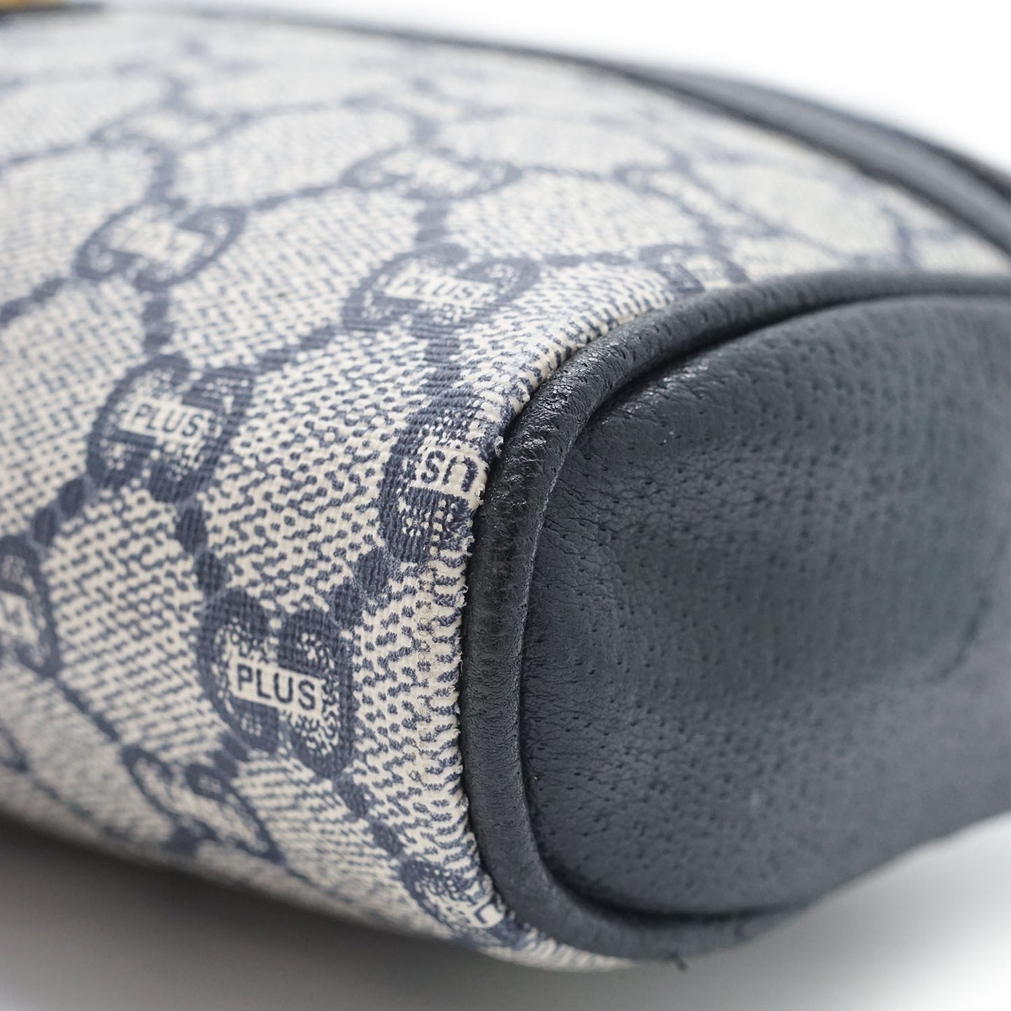 GG Supreme Gucci Plus Vintage Coated Canvas Pouch
