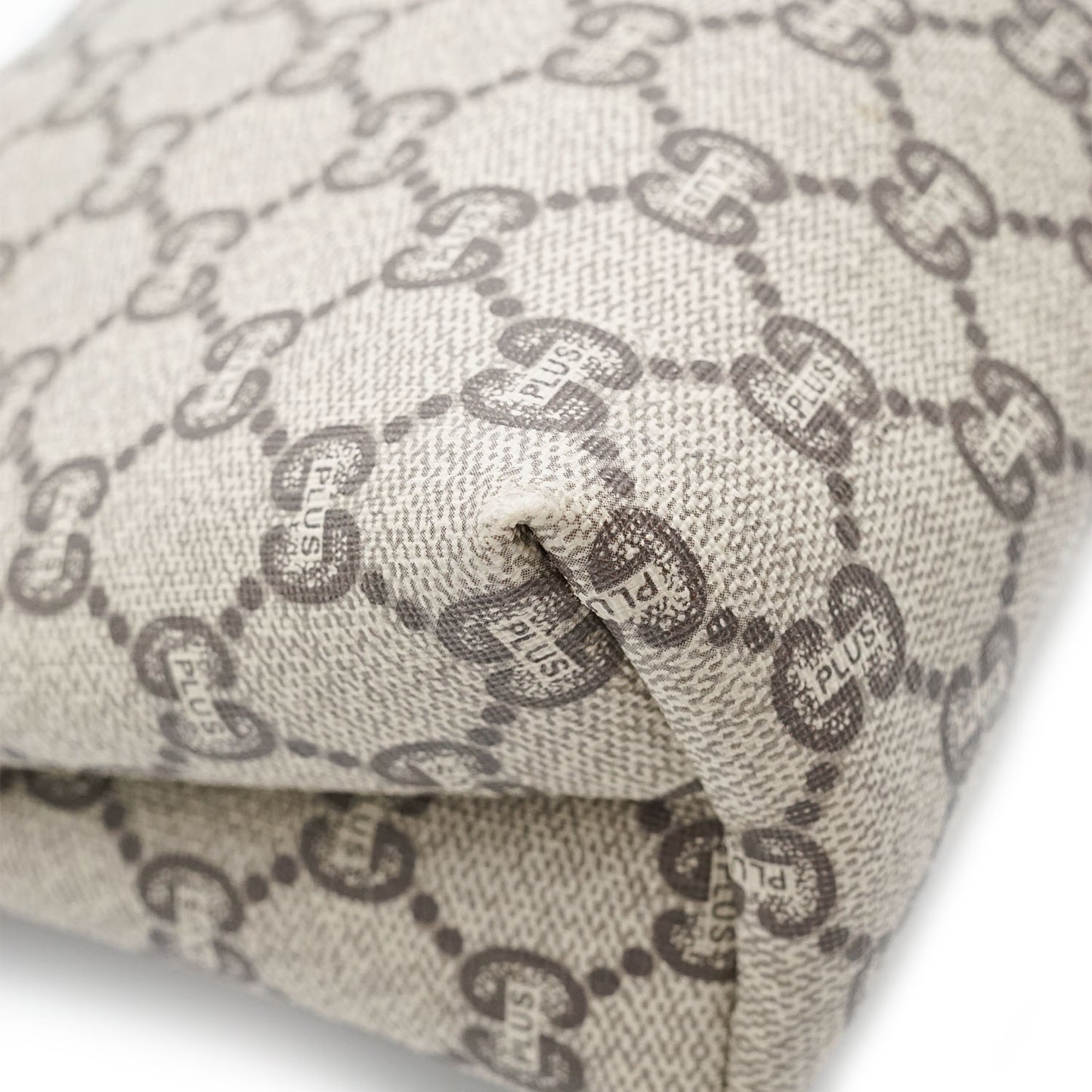GG Supreme Gucci Plus Vintage Coated Canvas Pouch