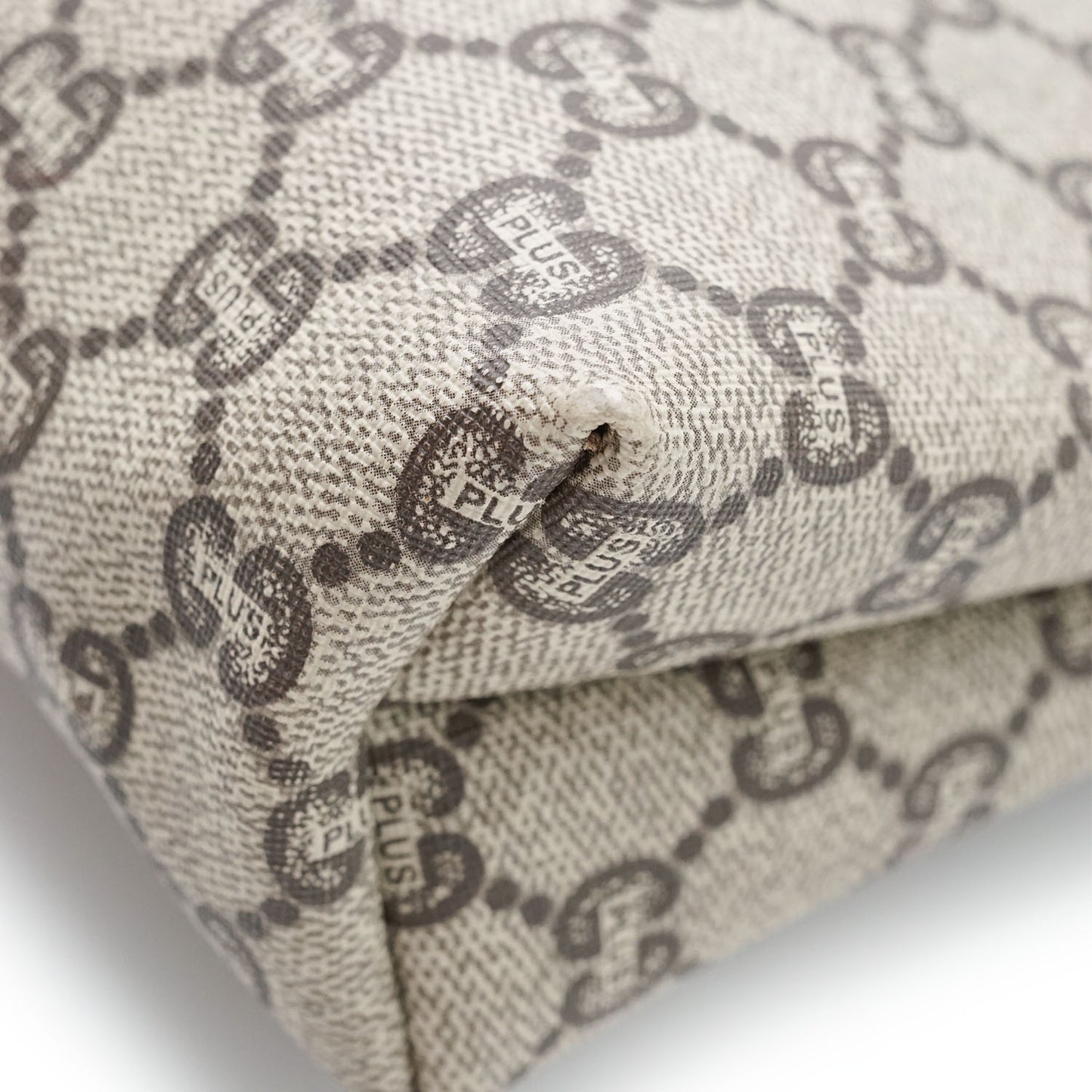 GG Supreme Gucci Plus Vintage Coated Canvas Pouch