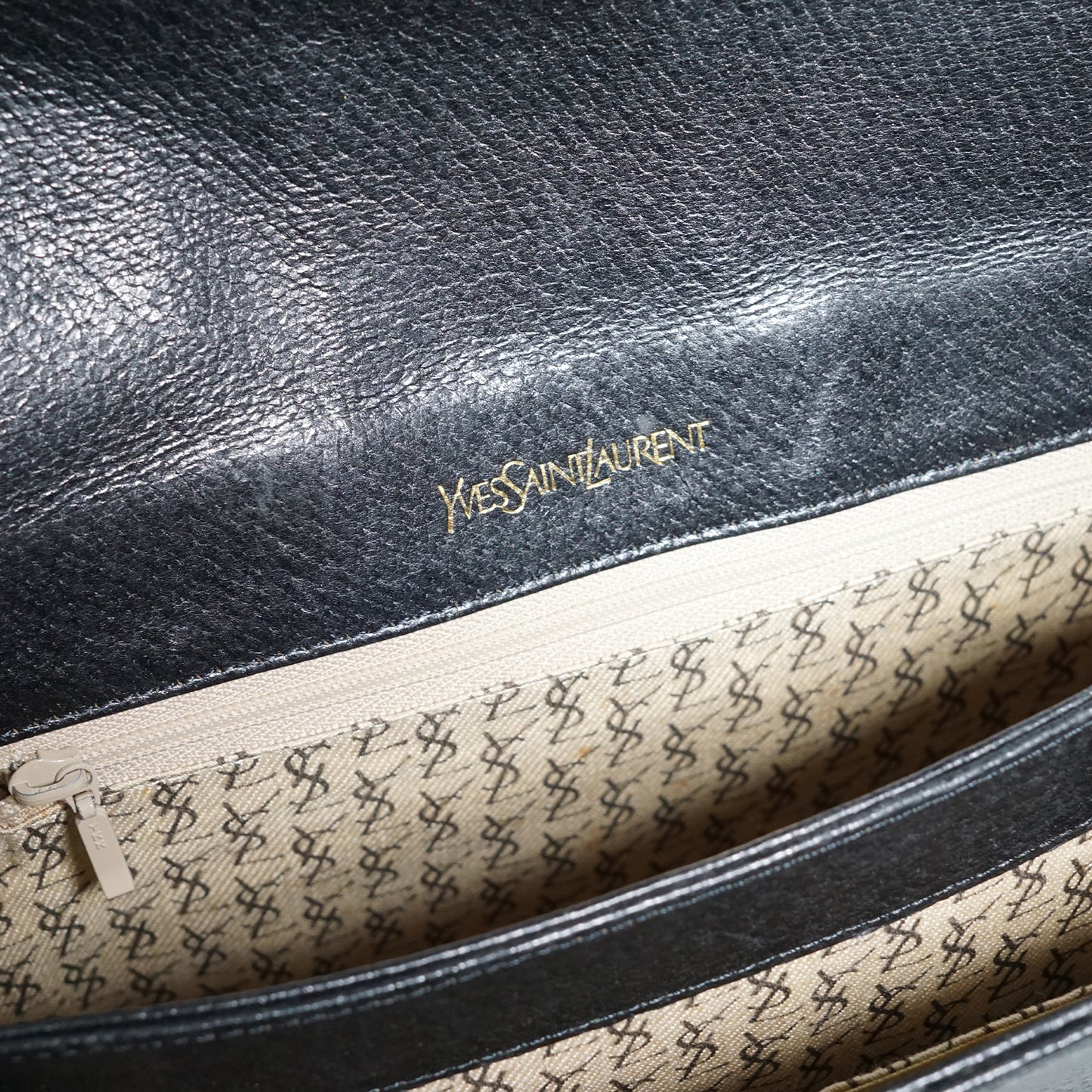 Vintage Y-Detail Rounded Shoulder Bag