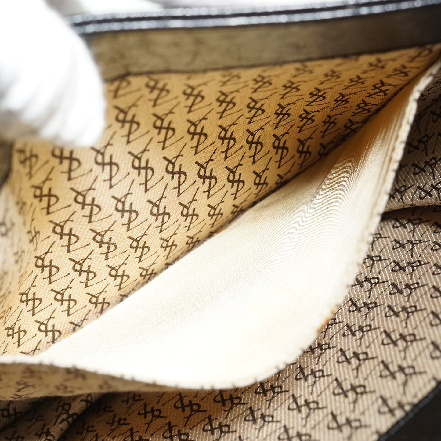 Vintage Y-Detail Rounded Shoulder Bag