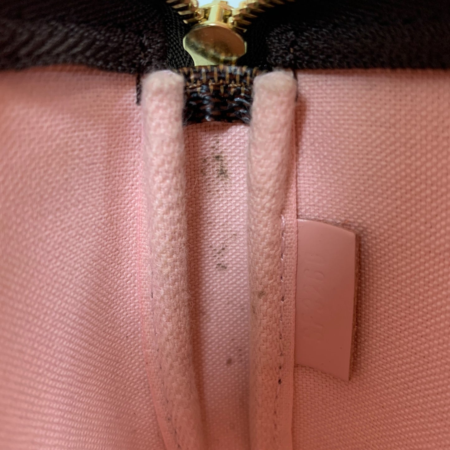 Damier Ebene Illustre Vivienne Mini Chain Pochette Accessoires