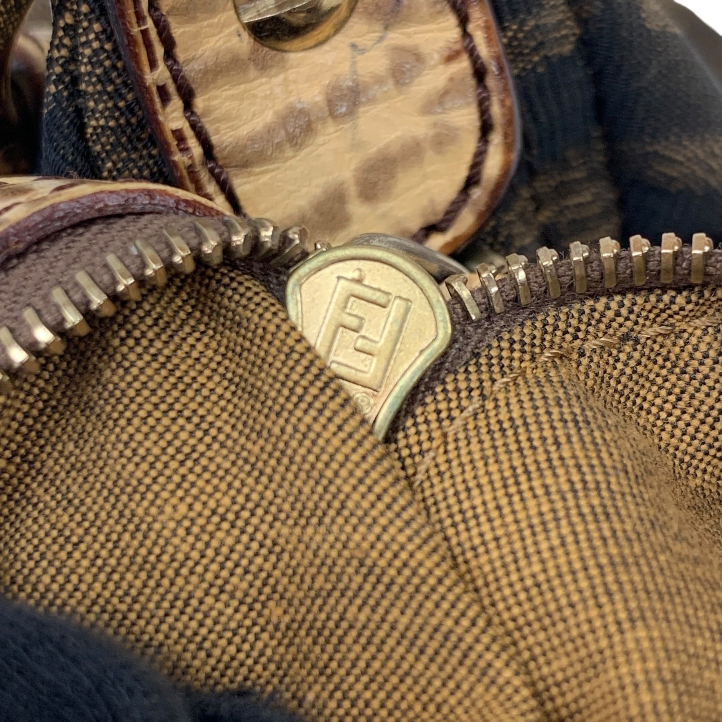 Zucca Hobo Bag