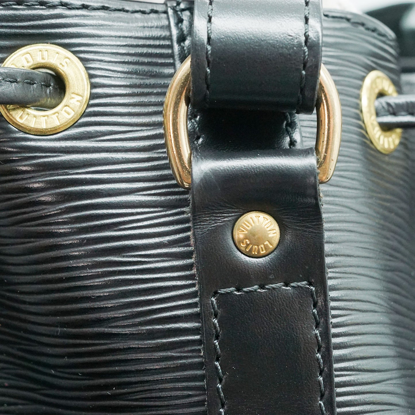 Epi Noe Black Leather Shoulder Bag