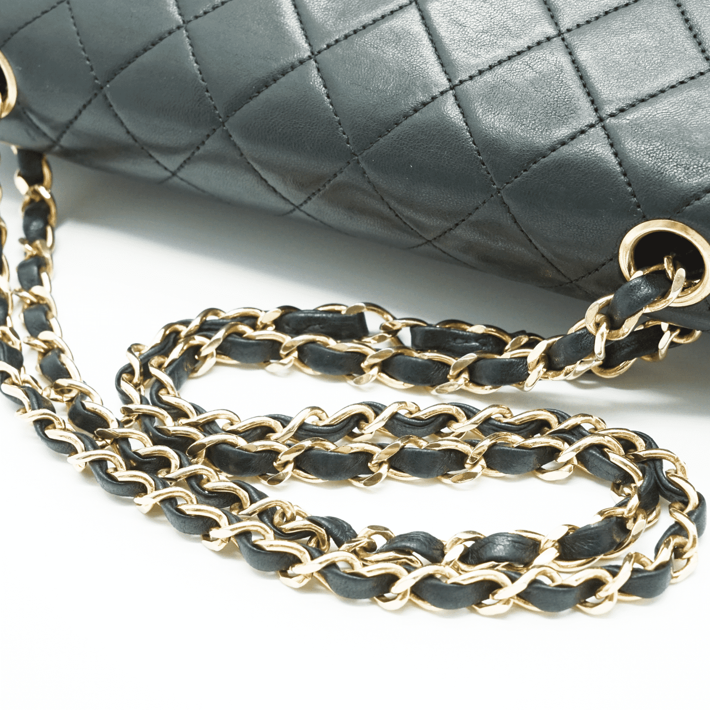 Lambskin Flap 25 Chain Shoulder Bag Gold Hardware