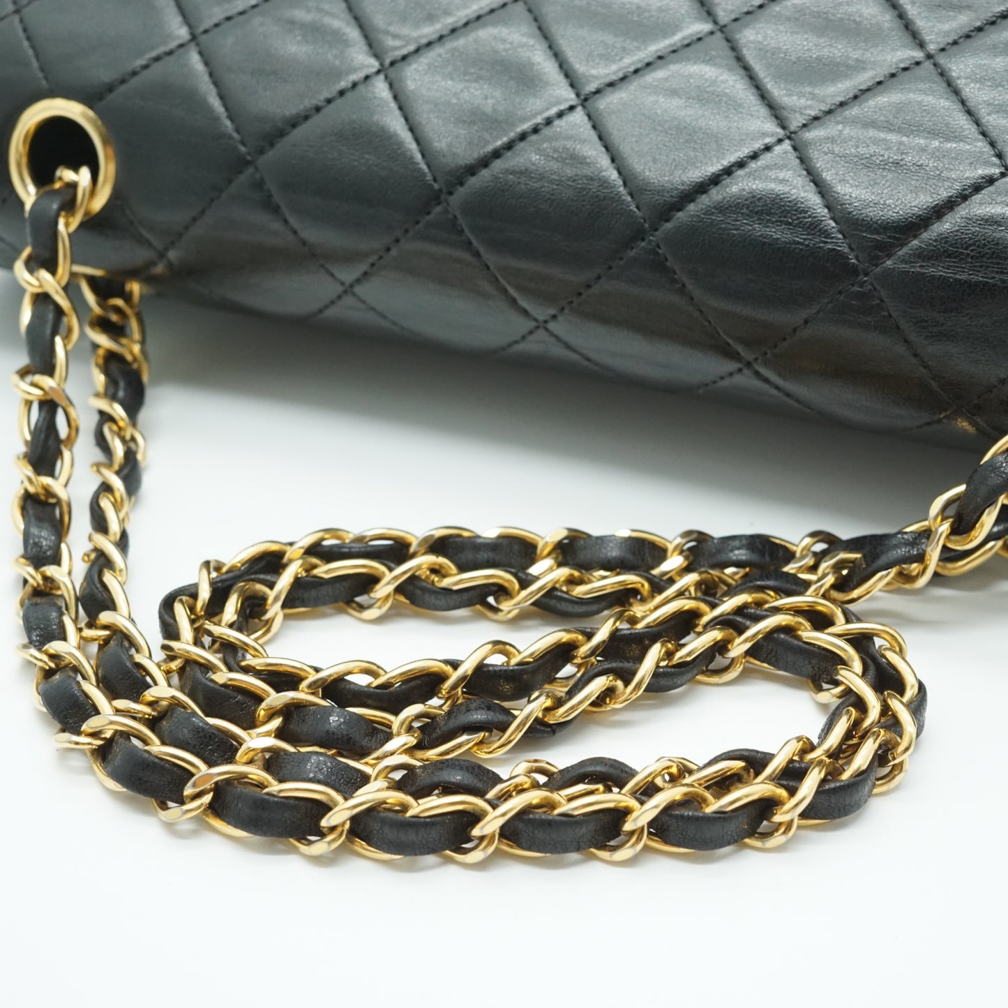 Matelasse 25 Flap Chain Shoulder Bag Gold Hardware