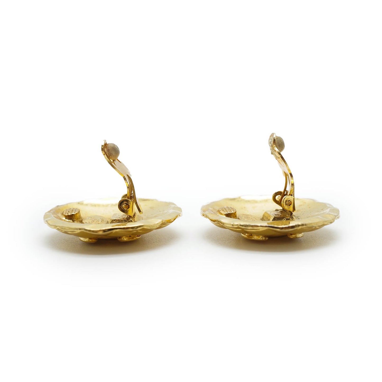 Coco Mark Matelasse Round Clip Earrings GP