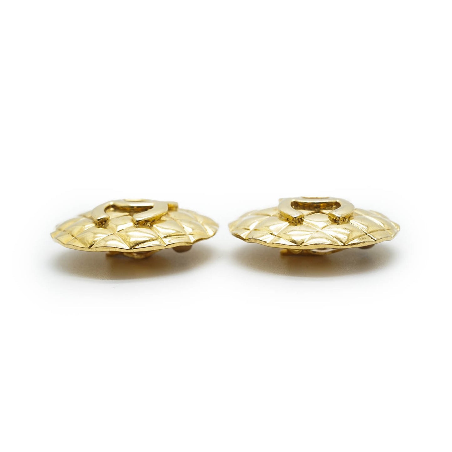 Coco Mark Matelasse Round Clip Earrings GP