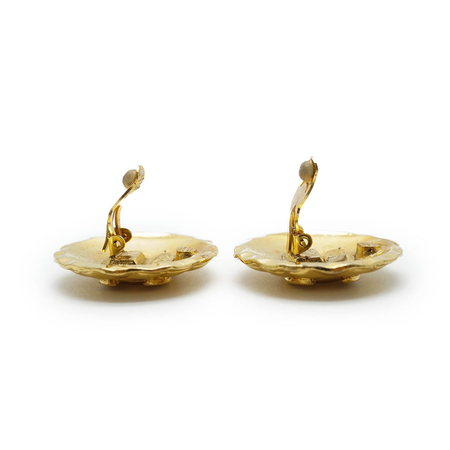 Coco Mark Matelasse Round Clip Earrings GP