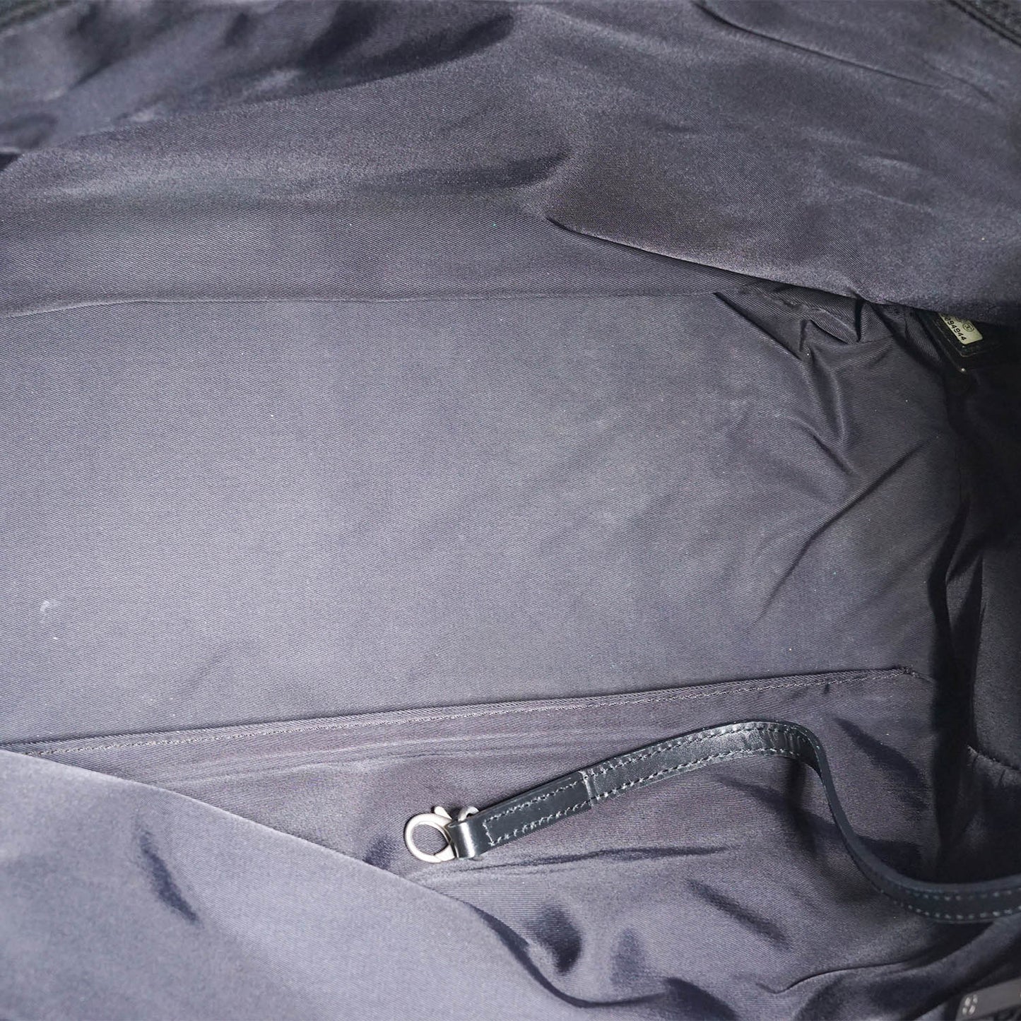 New Travel Line Tote MM
