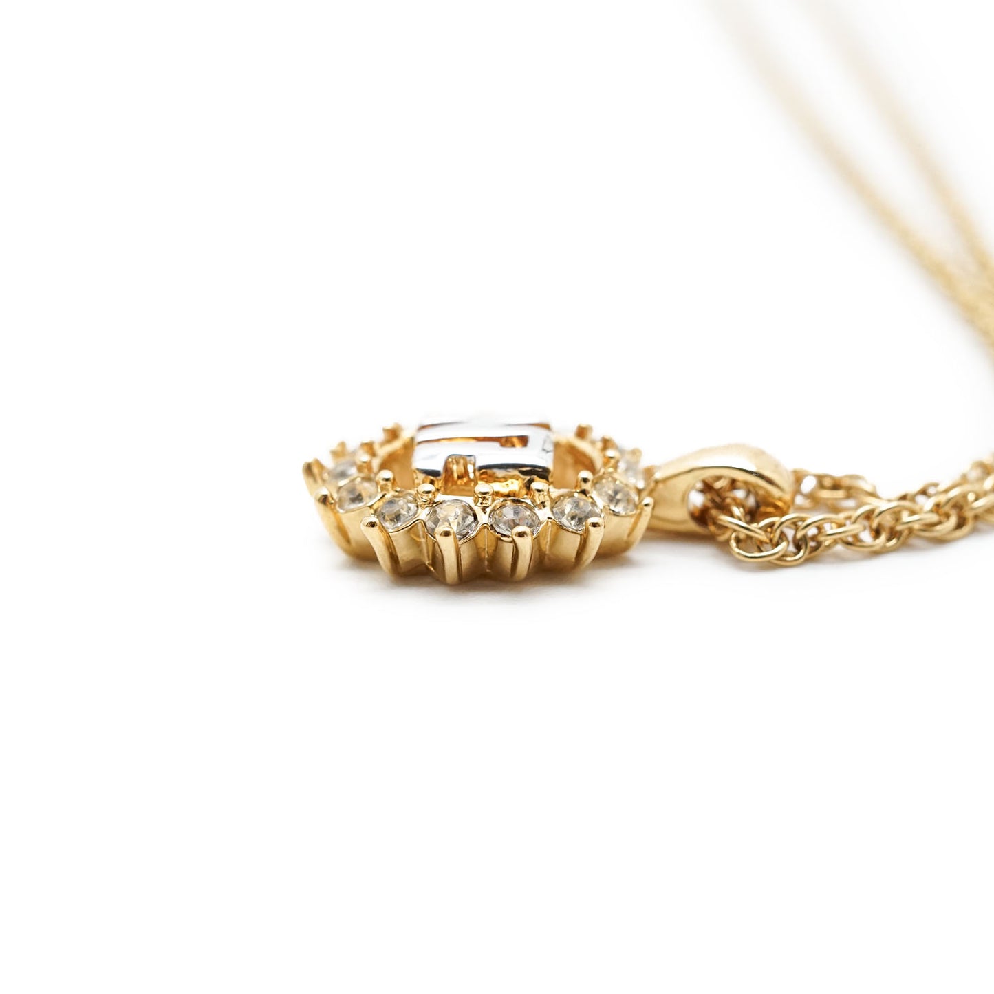 NR Rhinestone Circle Pendant Necklace