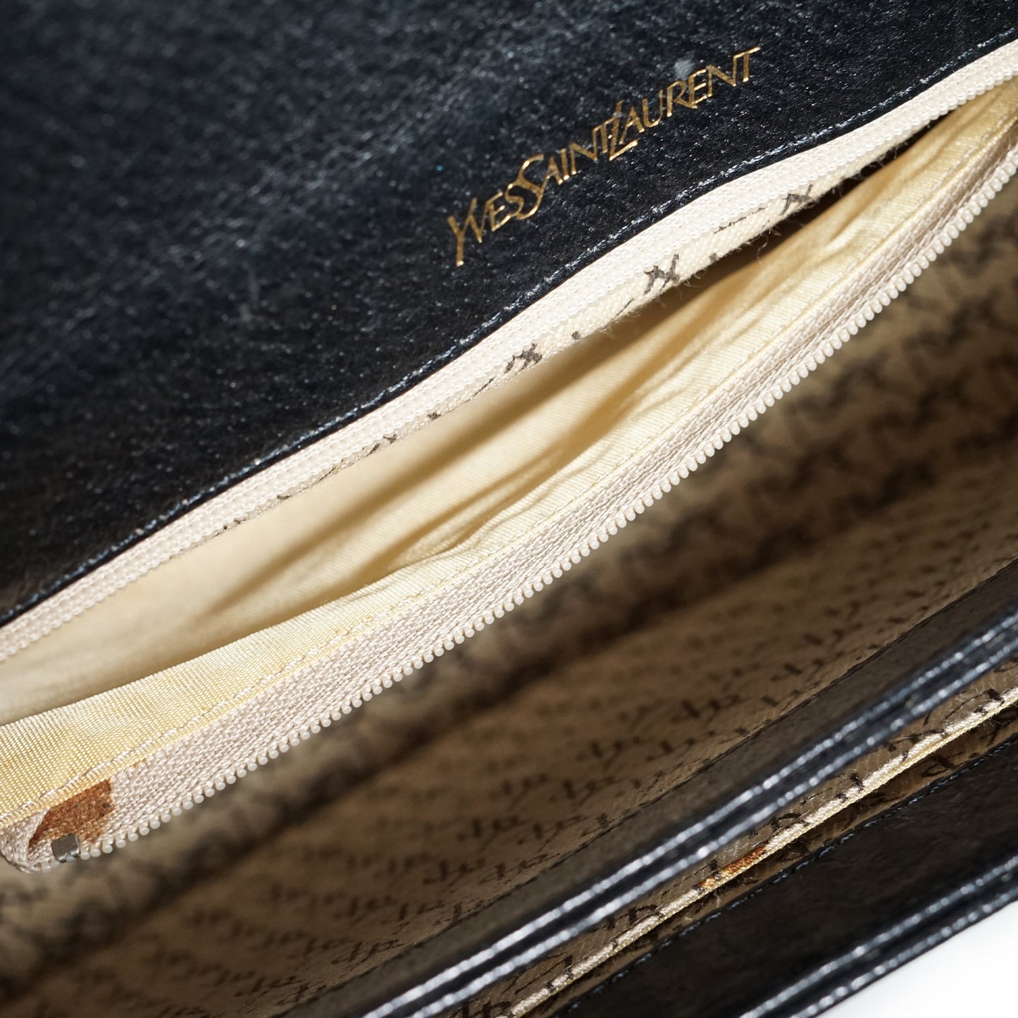 Vintage Y-Detail Rounded Shoulder Bag