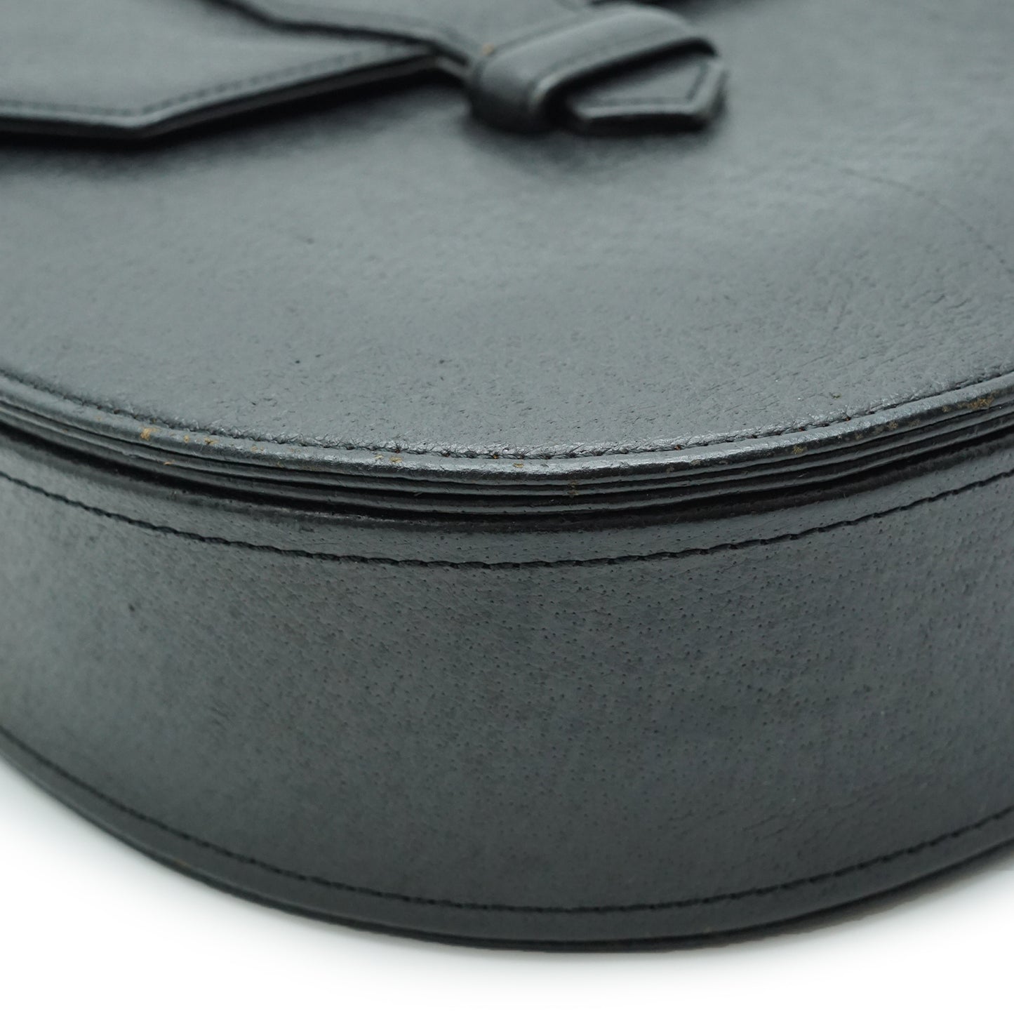 Vintage Y-Detail Rounded Shoulder Bag