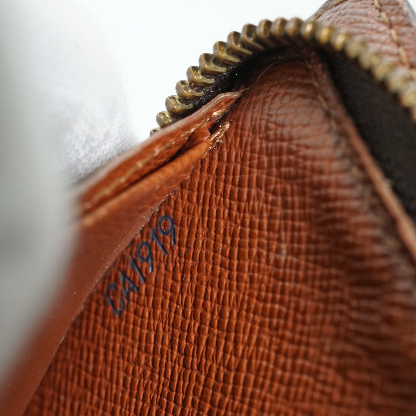 Monogram Porte Monnaie Zip Round Long Wallet