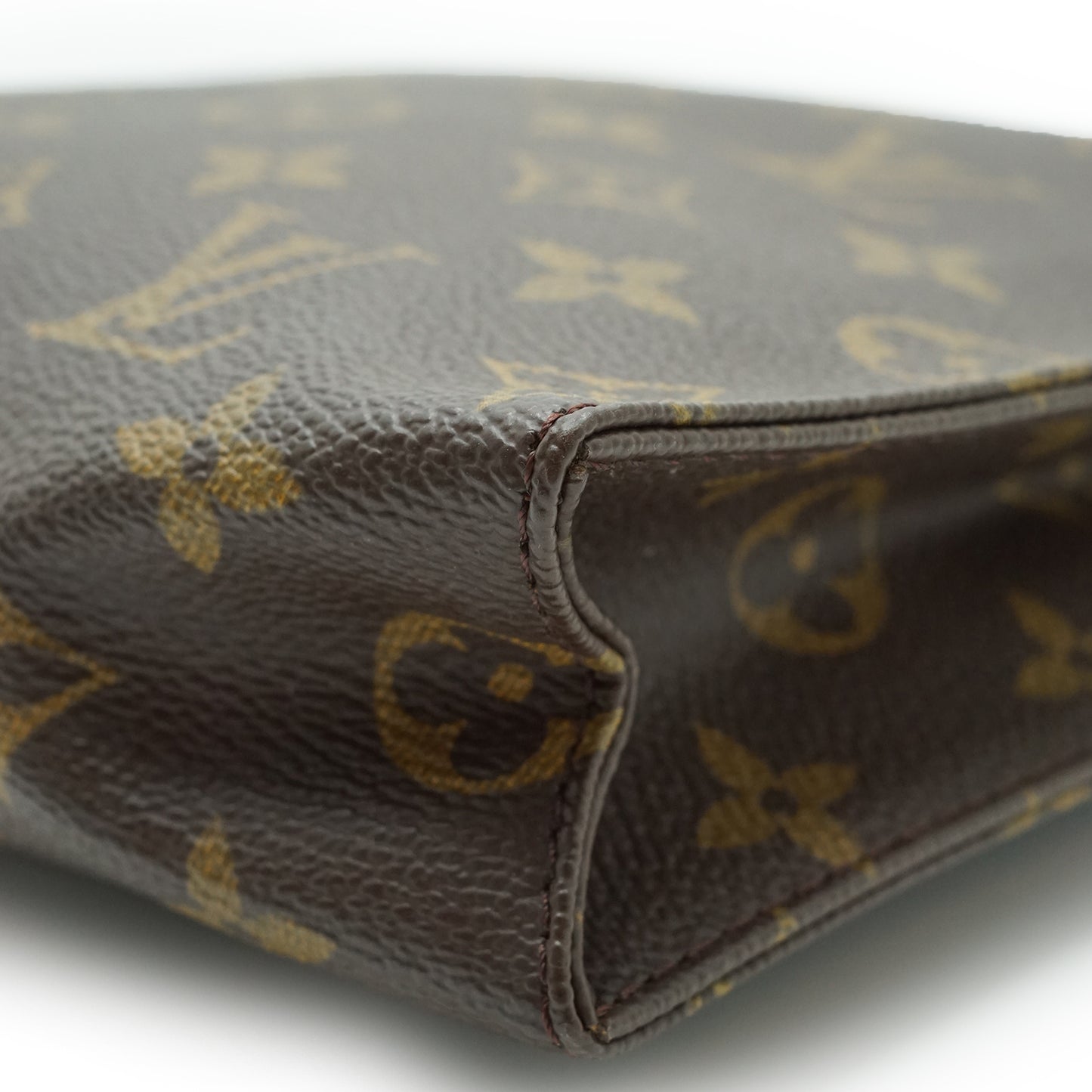 Monogram Poche Toilette 26