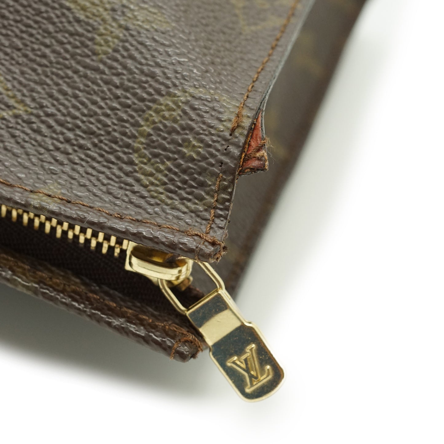 Monogram Poche Toilette 26