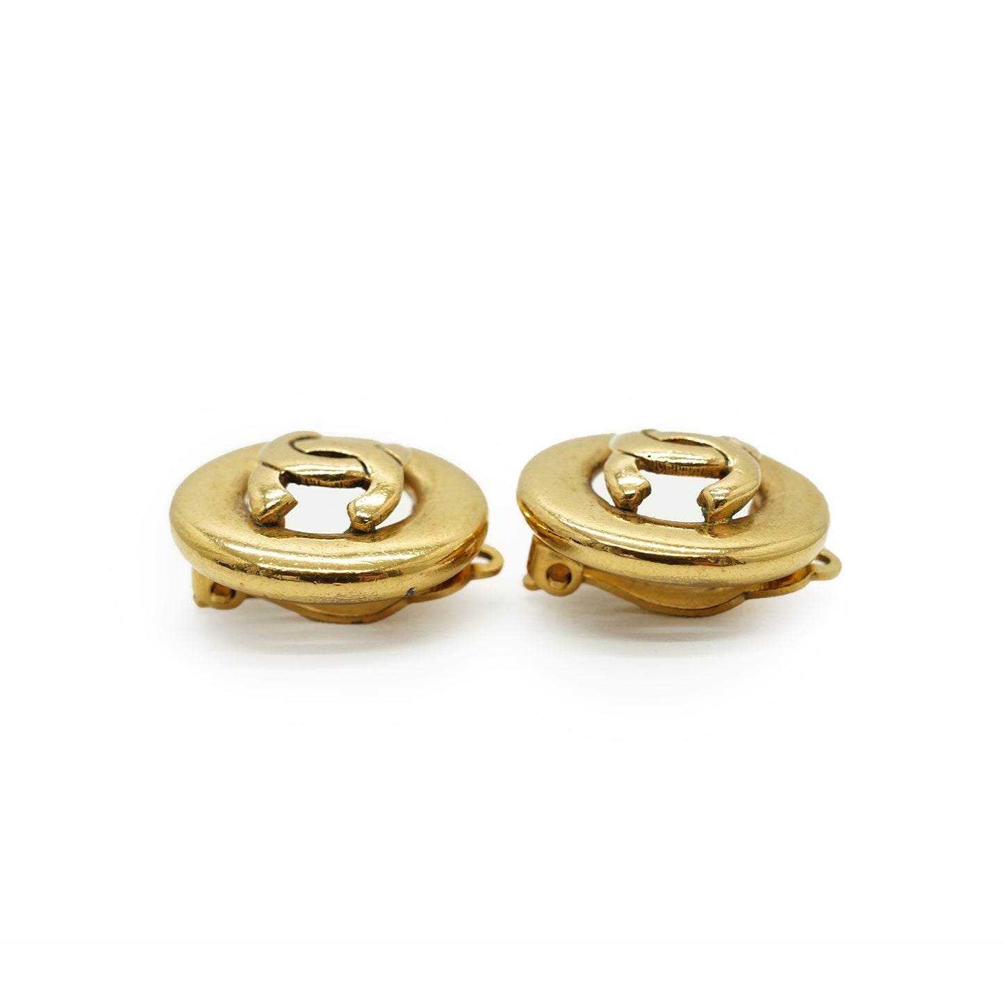 CC Cut-out Round Clip-on Earrings GP
