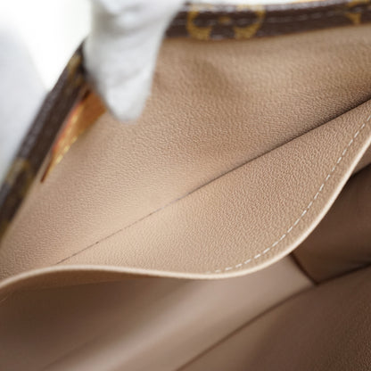 Monogram Sac Plat