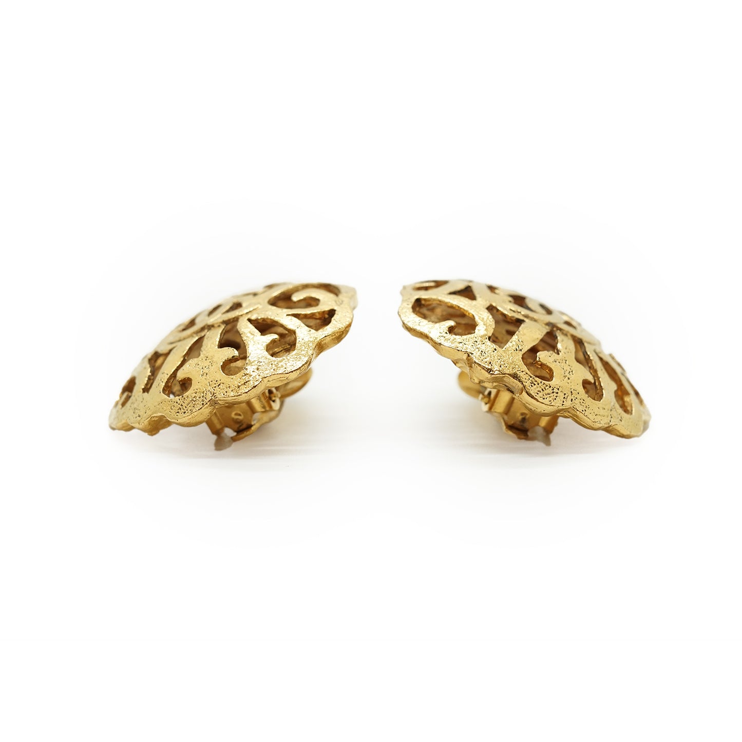Vintage CC Cut-out Round Clip-on Earrings GP