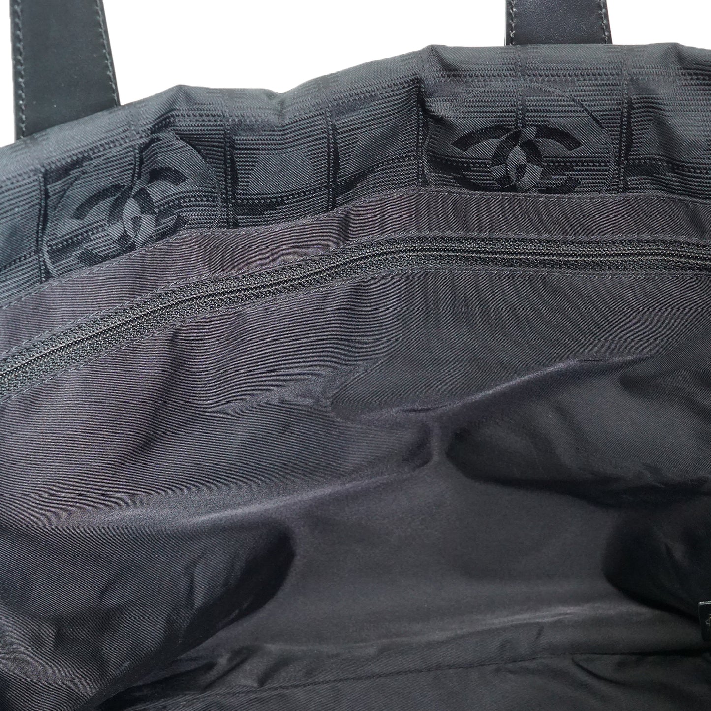 New Travel Line Nylon Tote MM