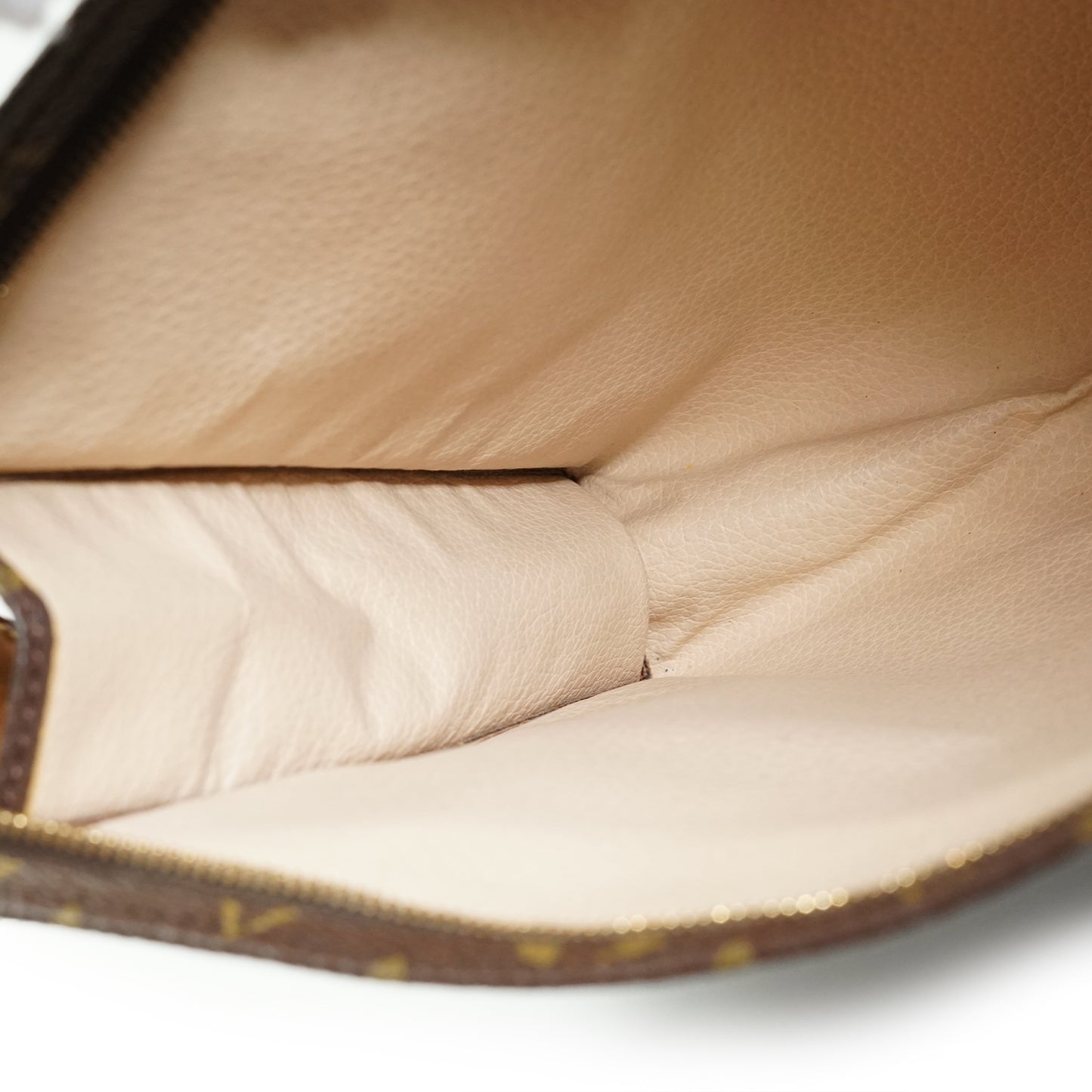 Monogram Poche Toilette 26