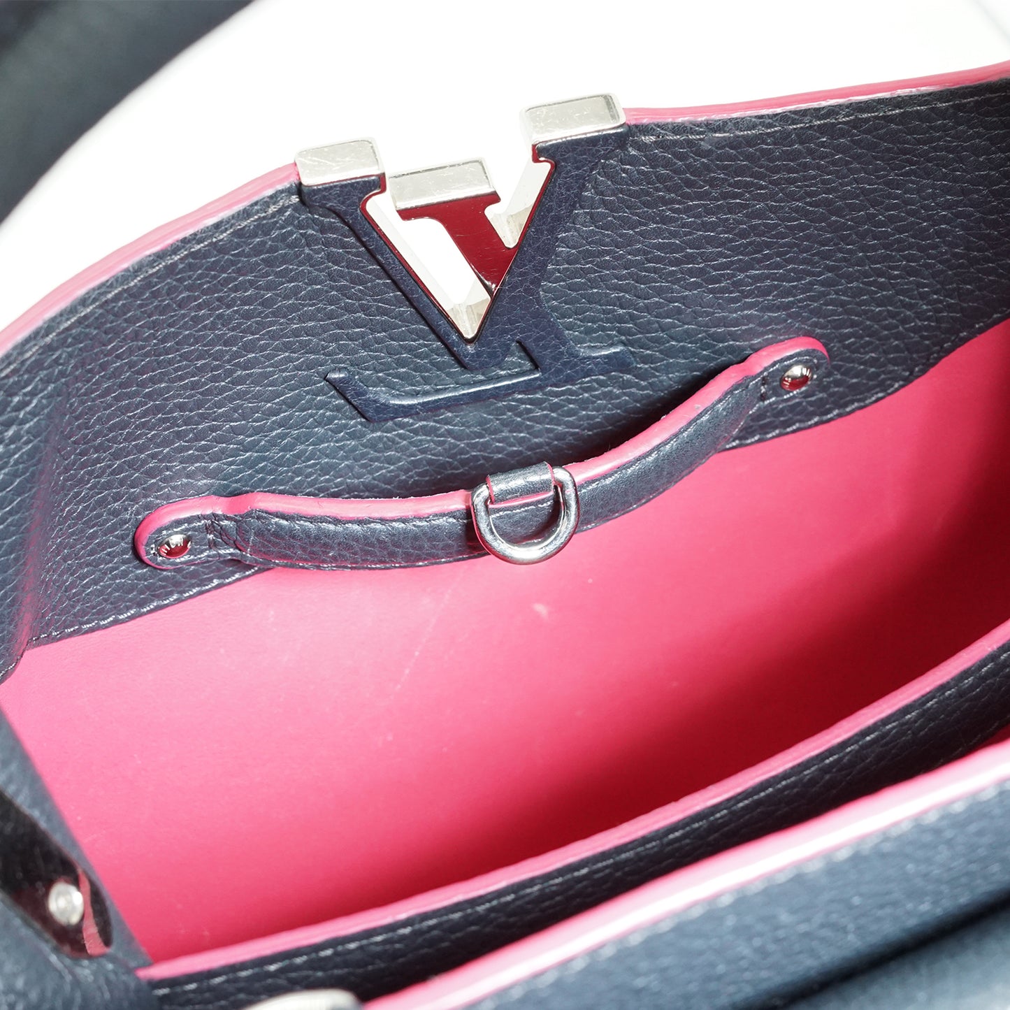Capucines MM Taurillon Leather Noir Flamingo Limited Edition