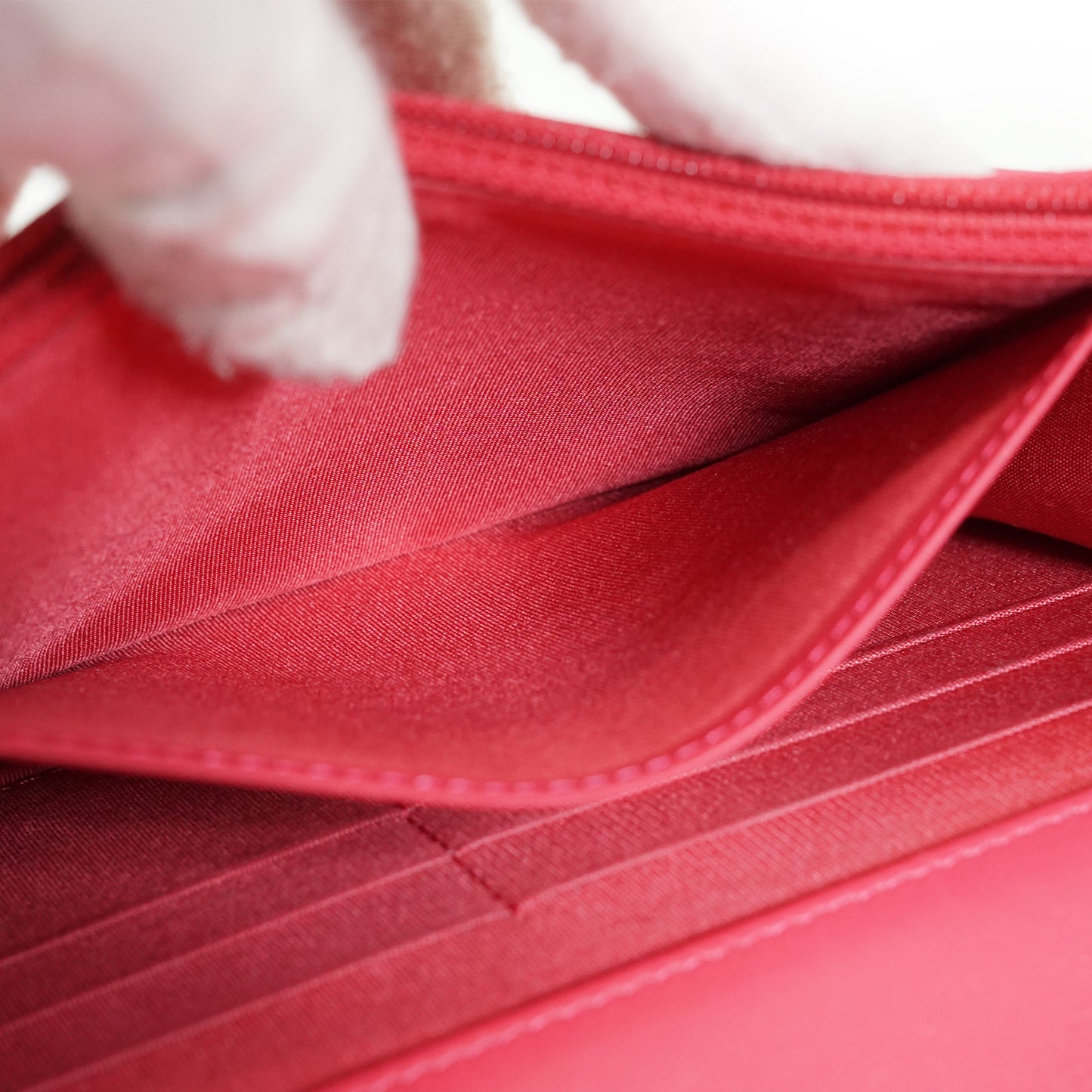 Lambskin Chanel 19 Wallet-on-Chain