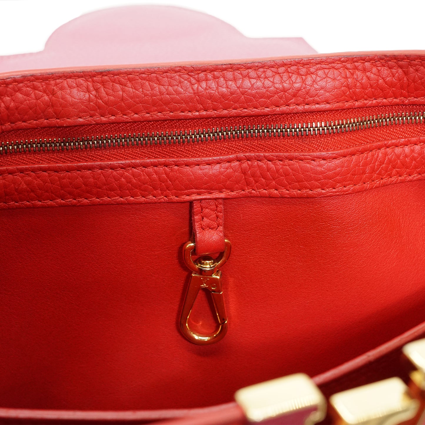 Capucines MM Taurillon Leather Tricolor Rubis Magnolia Violine