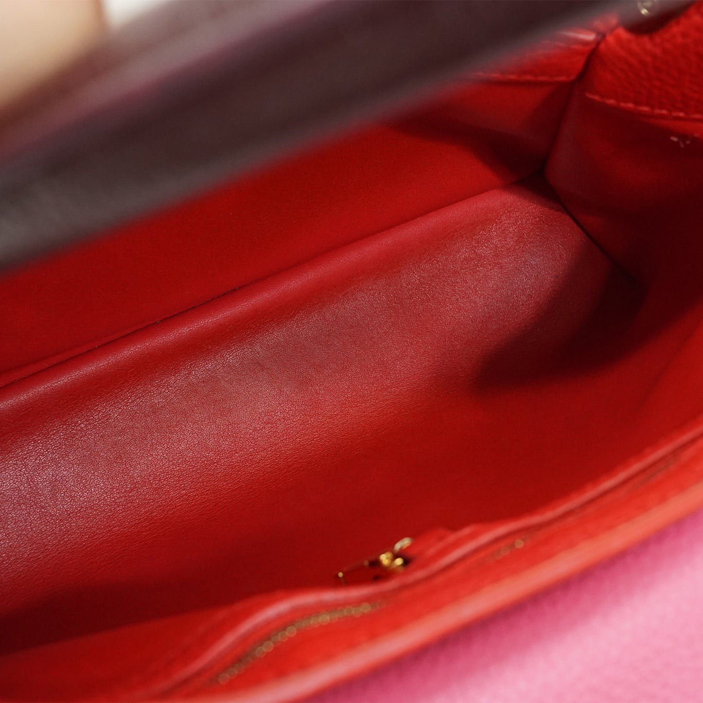 Capucines MM Taurillon Leather Tricolor Rubis Magnolia Violine