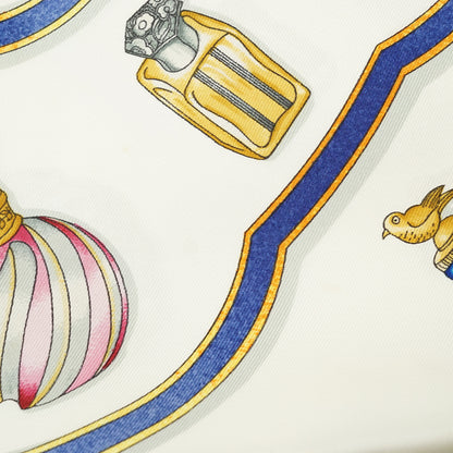 Qu'importe le flacon, pourvu qu'on ait l'ivresse Silk Carre 90