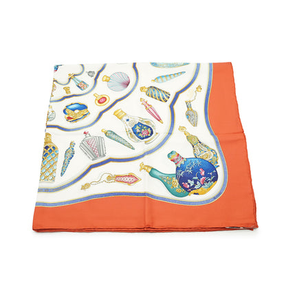 Qu'importe le flacon, pourvu qu'on ait l'ivresse Silk Carre 90