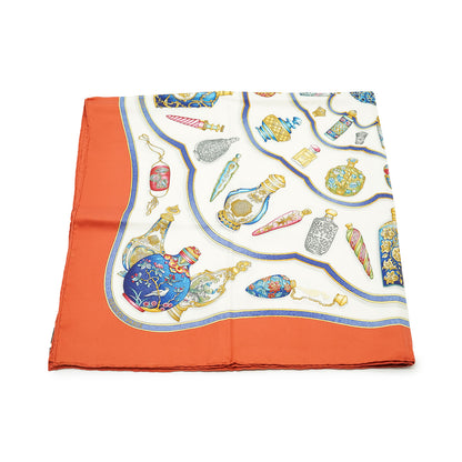 Qu'importe le flacon, pourvu qu'on ait l'ivresse Silk Carre 90