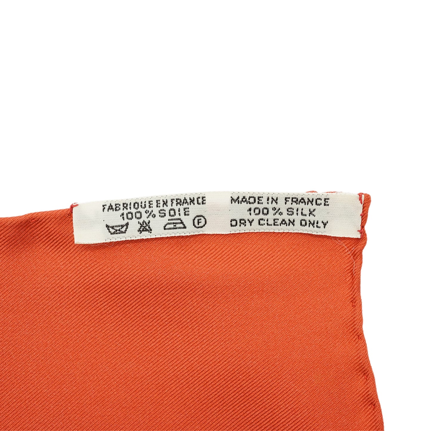 Qu'importe le flacon, pourvu qu'on ait l'ivresse Silk Carre 90