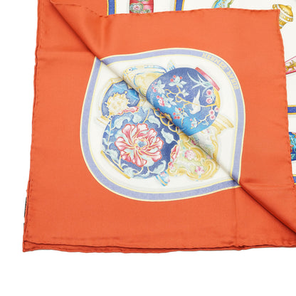 Qu'importe le flacon, pourvu qu'on ait l'ivresse Silk Carre 90