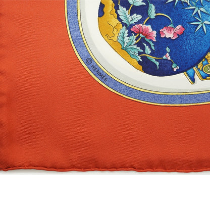 Qu'importe le flacon, pourvu qu'on ait l'ivresse Silk Carre 90
