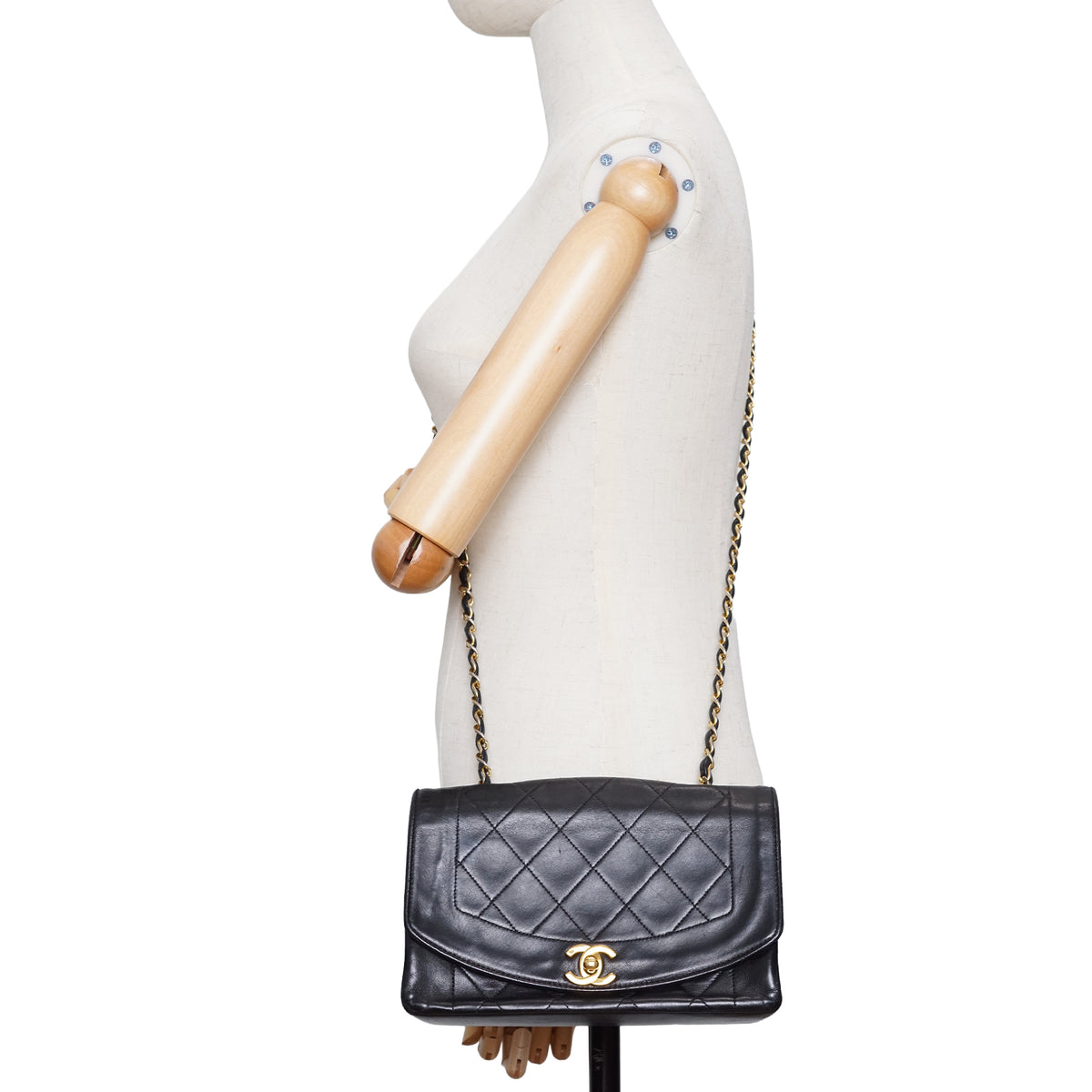 Vintage Lambskin Matelasse Diana 22 Flap Chain Shoulder Bag